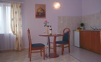 Столовая с кухней